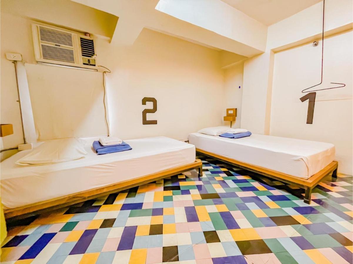 Oyo 866 Junction Hostels มะนิลา ภายนอก รูปภาพ