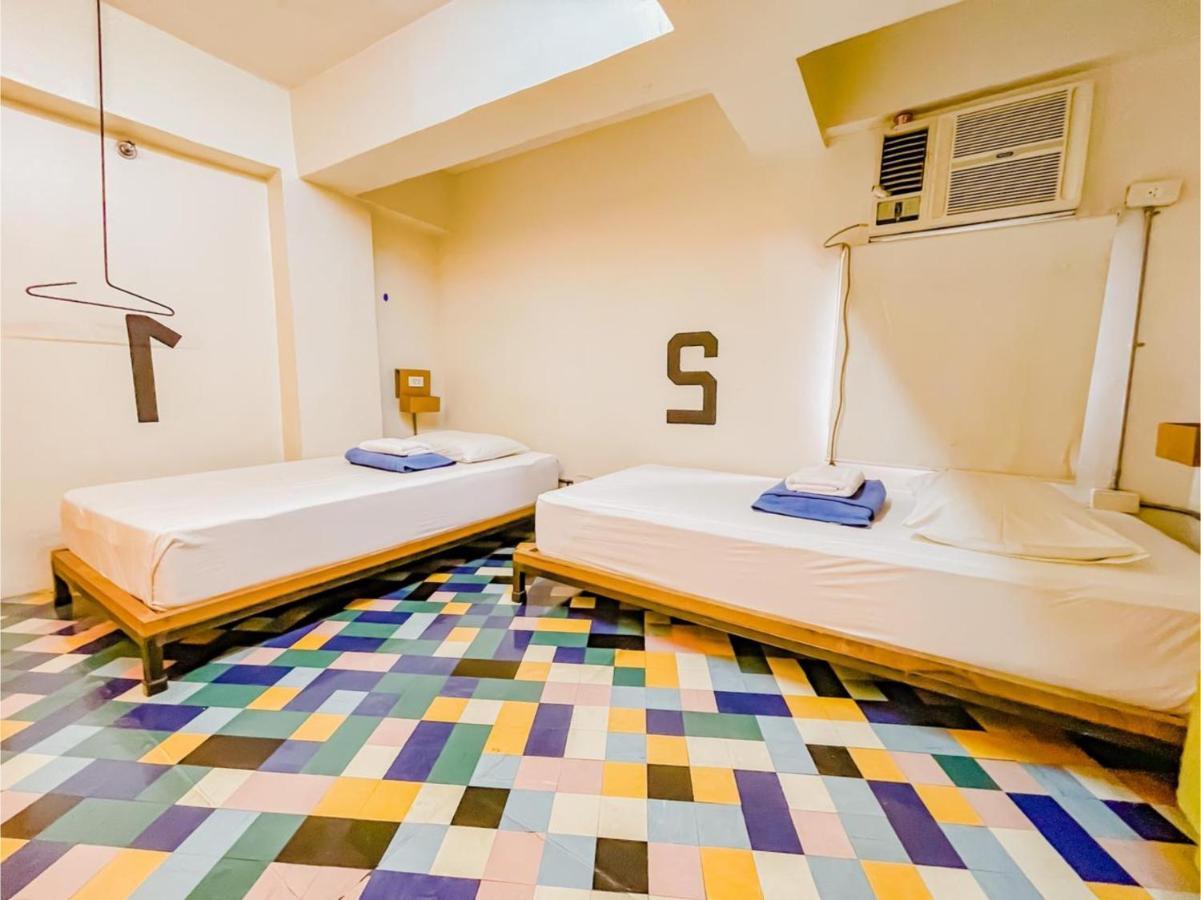 Oyo 866 Junction Hostels มะนิลา ภายนอก รูปภาพ