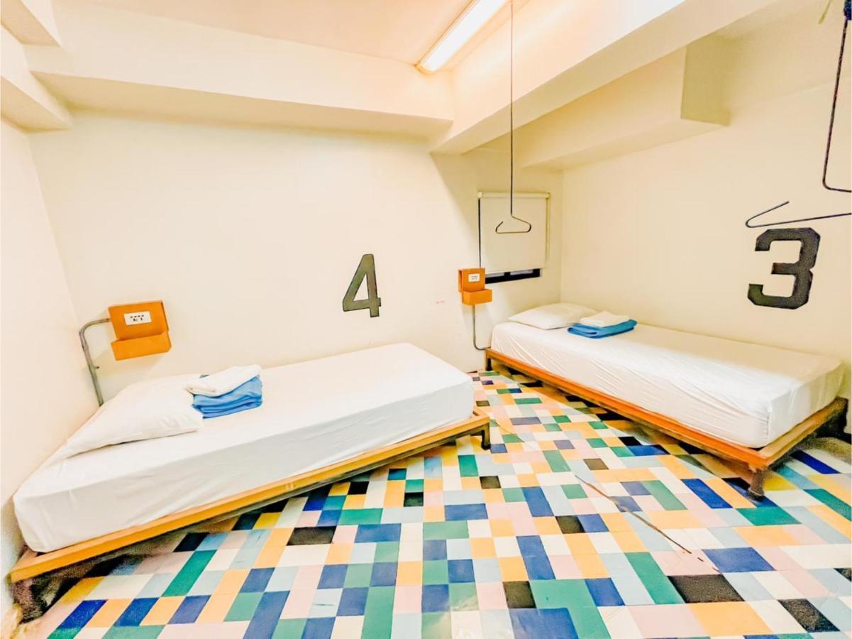 Oyo 866 Junction Hostels มะนิลา ภายนอก รูปภาพ