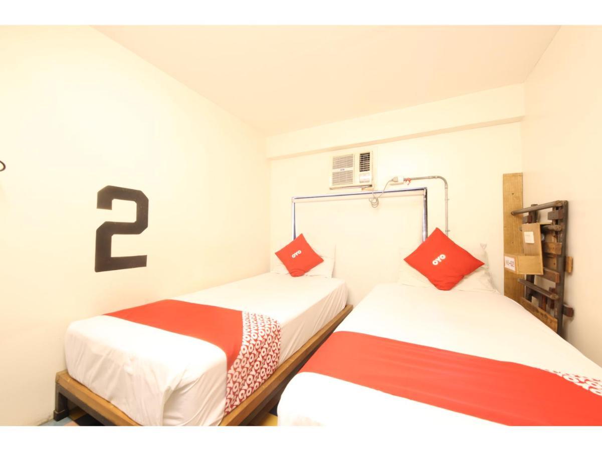 Oyo 866 Junction Hostels มะนิลา ภายนอก รูปภาพ